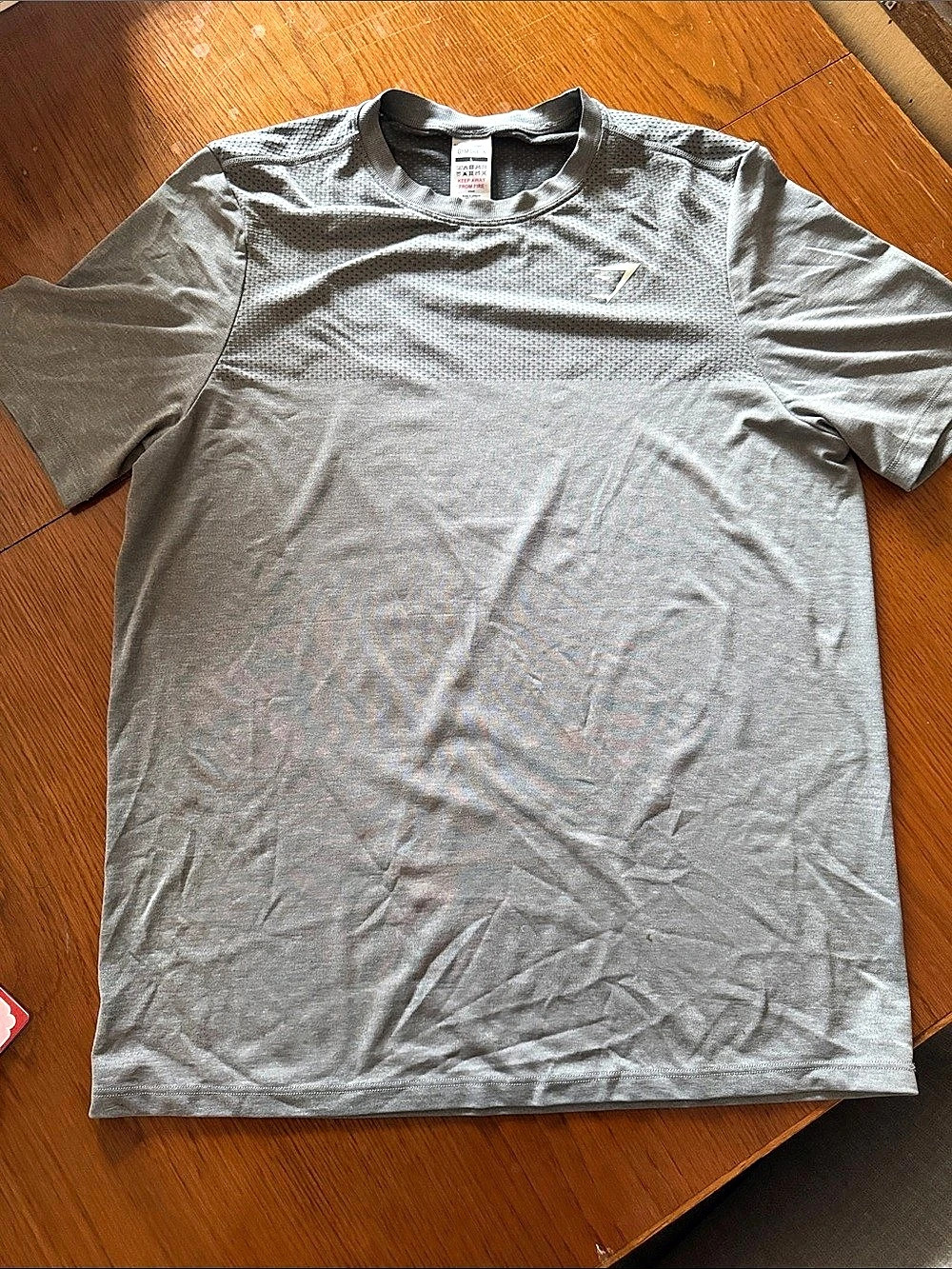 bundle of 5 mens athletic shirts